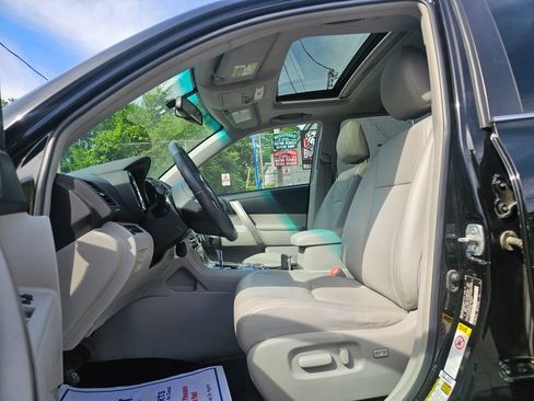Used 2012 Toyota Highlander SE w/ Tow Pkg AWD/4WD image 10