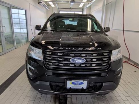 Used 2017 Ford Explorer XLT w/ Equipment Group 202A image 10