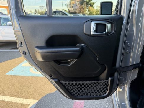 Used 2023 Jeep Gladiator Rubicon w/ Cold Weather Group image 28