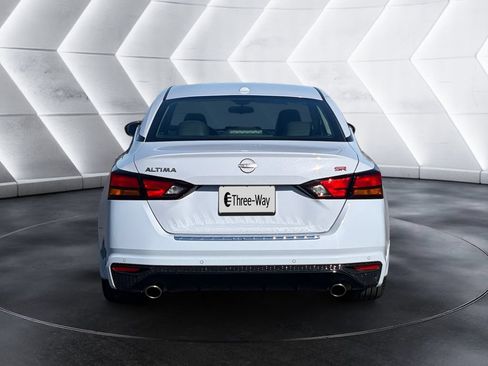 Used 2023 Nissan Altima 2.5 SR w/ SR Premium Package FWD image 4