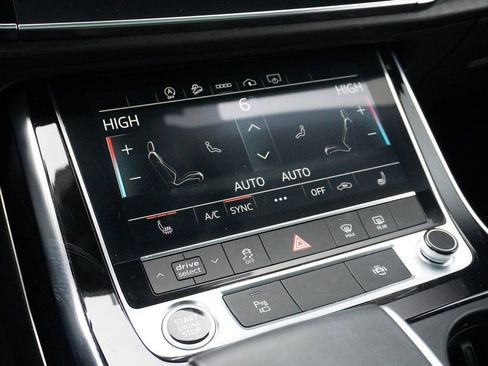 Used 2023 Audi Q8 Premium image 48