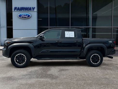 Used 2024 Toyota Tacoma TRD Off-Road w/ TRD Off Road Premium Package AWD/4WD image 7