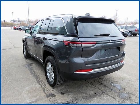 Used 2023 Jeep Grand Cherokee Laredo w/ Luxury Tech Group I AWD/4WD image 6