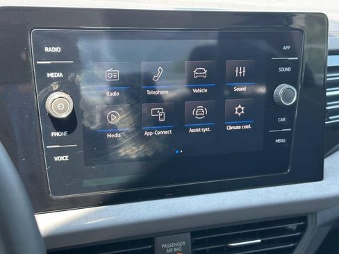 Certified 2025 Volkswagen Jetta SE w/ Sunroof Package FWD image 16
