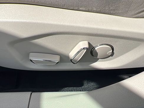 Used 2017 Ford Fusion SE FWD image 15
