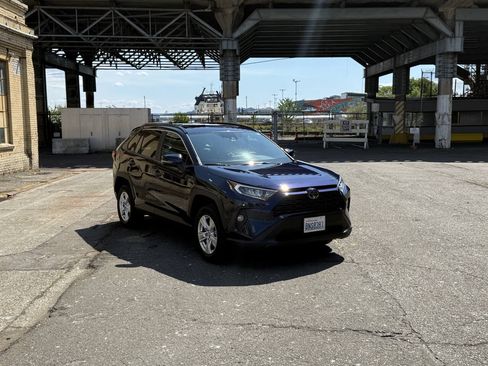 Used 2020 Toyota RAV4 XLE w/ Convenience Package AWD/4WD image 15