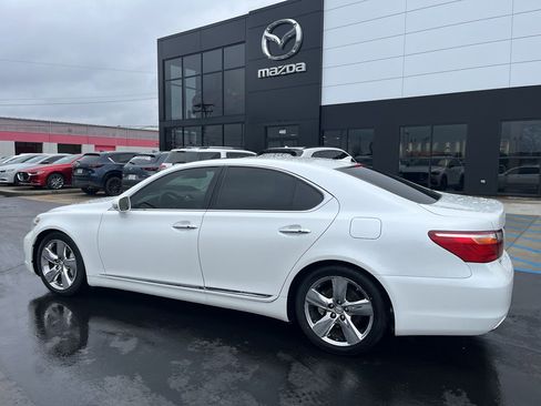 Used 2011 Lexus LS 460 w/ Comfort Pkg image 3