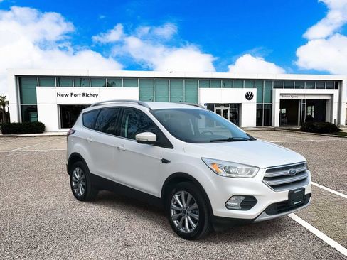 Used 2017 Ford Escape Titanium image 2