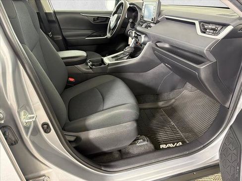 Used 2020 Toyota RAV4 LE FWD image 13