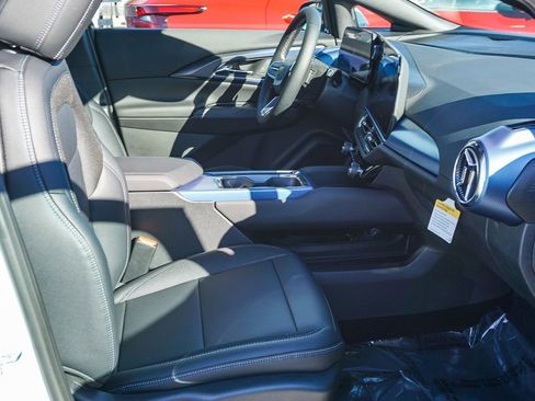New 2026 Chevrolet Equinox EV LT FWD image 12