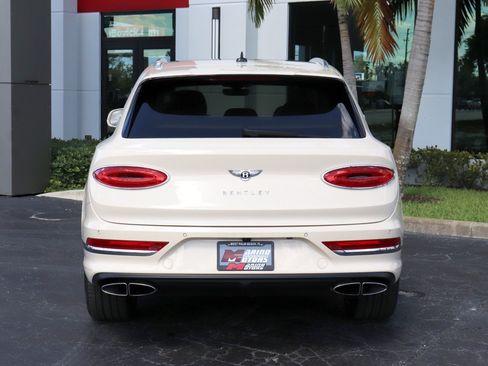 Used 2021 Bentley Bentayga AWD/4WD image 36