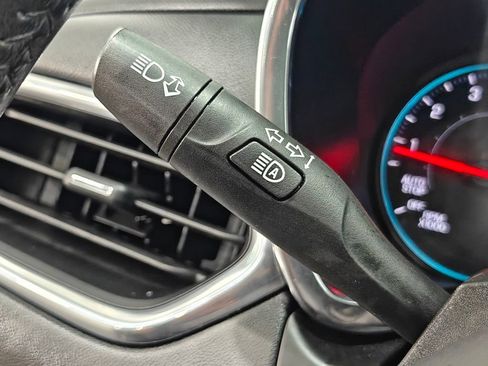 Used 2020 Chevrolet Equinox LT image 42