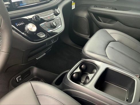 New 2026 Chrysler Pacifica Select image 29