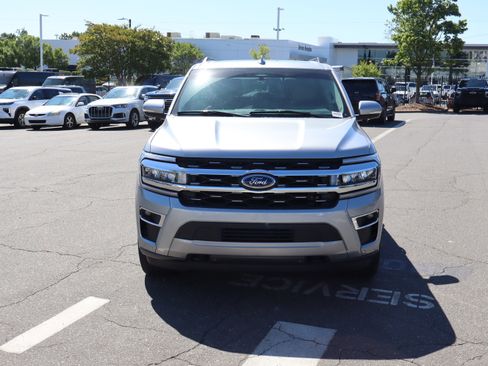 Used 2024 Ford Expedition Max Limited AWD/4WD image 3