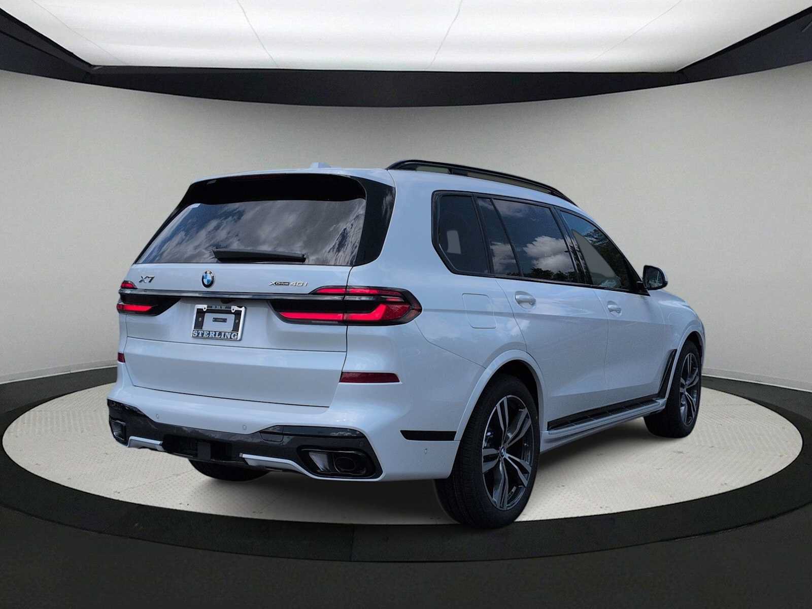 Used 2027 BMW X7 xDrive40i w/ Executive Package AWD/4WD image 8