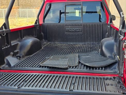 Used 2004 MAZDA B-Series Pickup 2WD Cab Plus B3000 w/ Convenience Pkg image 5