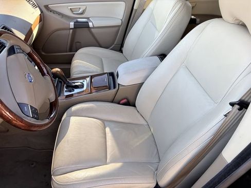 Used 2010 Volvo XC90 V8 image 9
