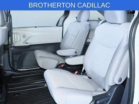 Used 2024 Toyota Sienna LE AWD/4WD image 29