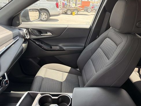 Used 2025 Chevrolet Equinox LT FWD image 16