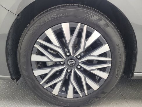 Used 2025 Nissan Altima 2.5 SV FWD image 31