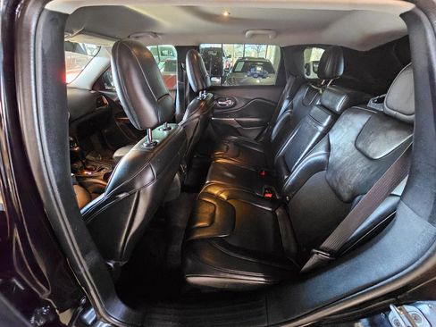 Used 2019 Jeep Cherokee Latitude Plus w/ Comfort/Convenience Group image 20