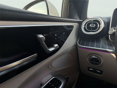 Used 2022 Mercedes-Benz C 300 C 300 image 5