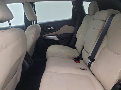 Used 2017 Jeep Cherokee Latitude w/ Safety/Convenience Group AWD/4WD image 18