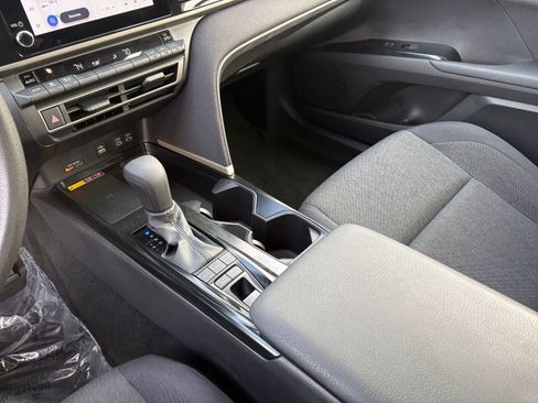 Used 2025 Toyota Camry LE image 40