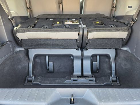 Used 2021 Toyota Sienna LE image 31