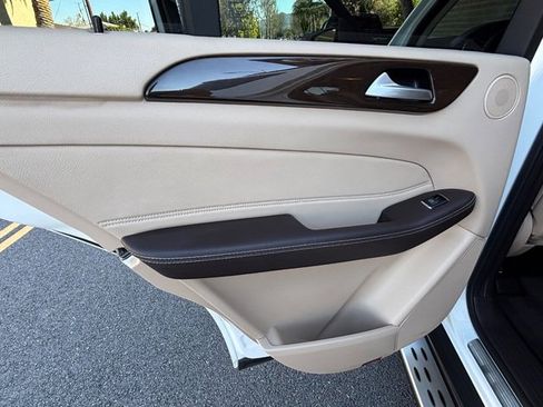 Used 2019 Mercedes-Benz GLE 400 4MATIC w/ Premium 1 Package image 37