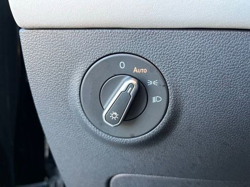 Used 2025 Volkswagen Taos SE image 18