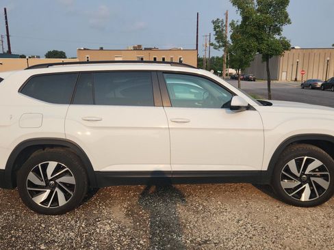 Used 2024 Volkswagen Atlas SE AWD/4WD image 3