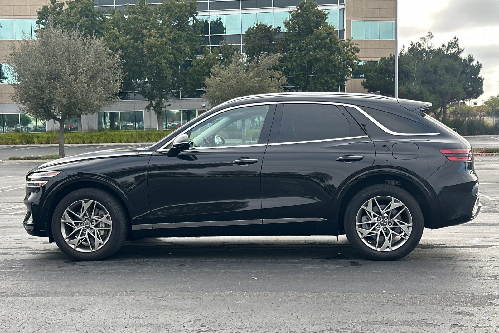 Used 2024 Genesis GV70 2.5T w/ Select Package AWD/4WD image 7