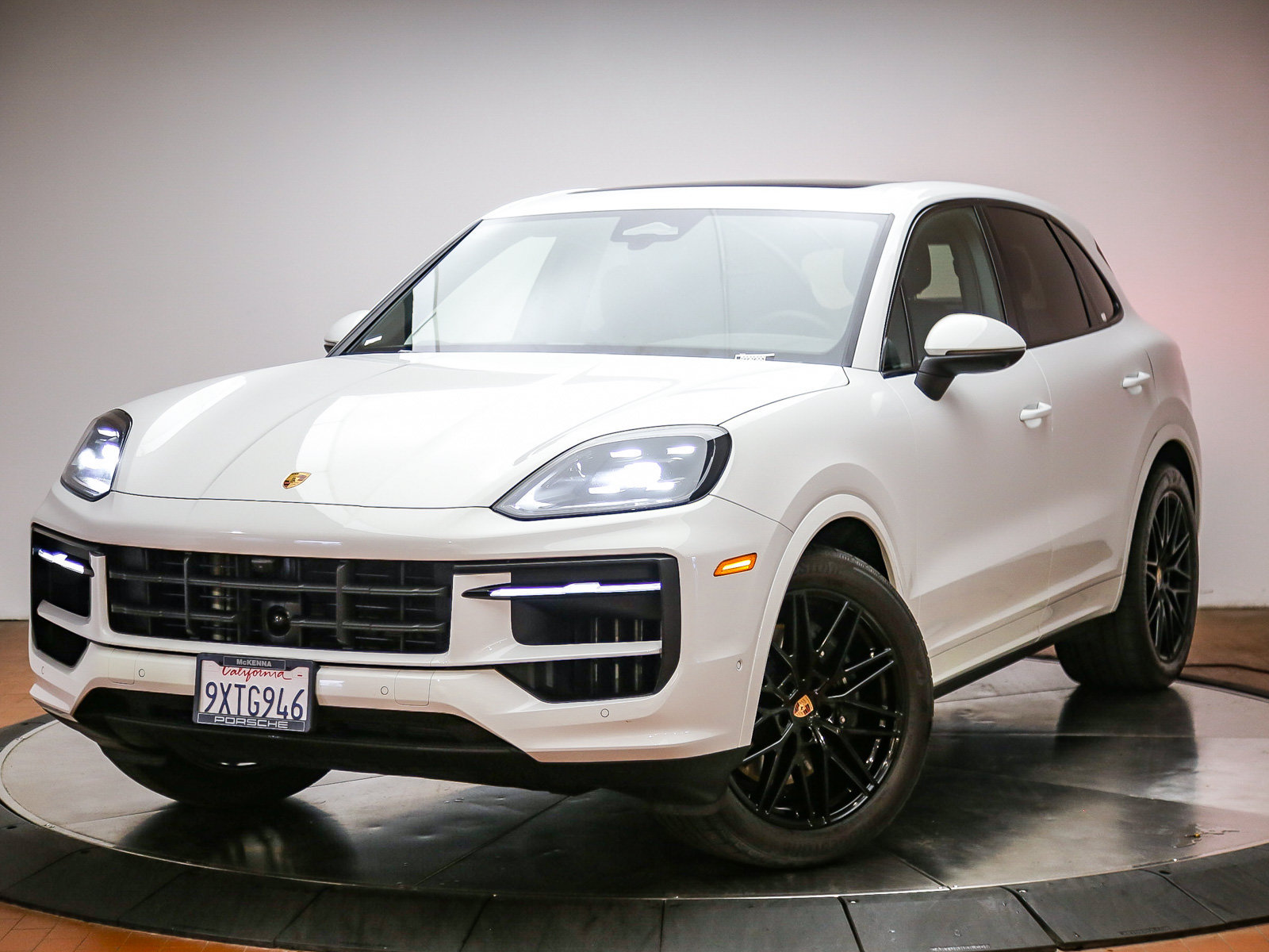 Certified 2026 Porsche Cayenne AWD/4WD image 1