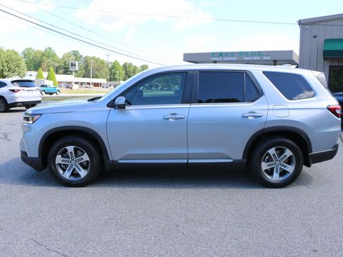 Used 2025 Honda Pilot EX-L image 2