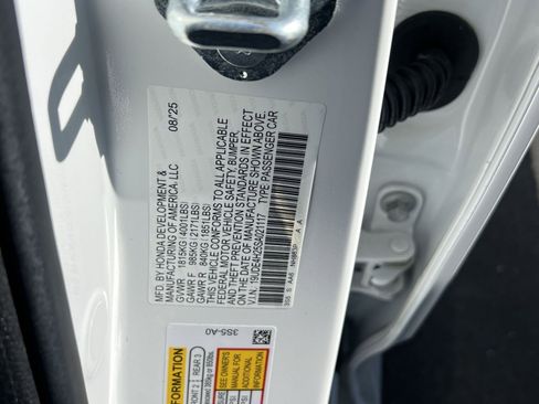 New 2025 Acura Integra image 28