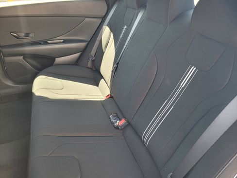 New 2025 Hyundai Elantra SEL image 17