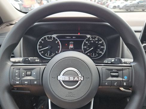 Used 2023 Nissan Rogue SV FWD image 11