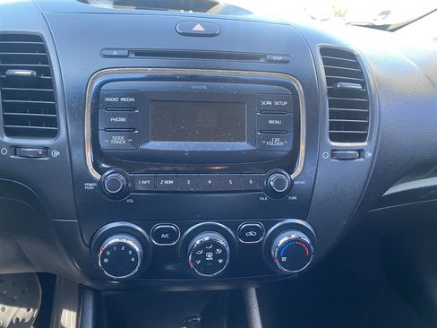 Used 2018 Kia Forte LX FWD image 19
