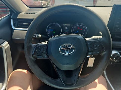 Used 2021 Toyota RAV4 LE AWD/4WD image 15