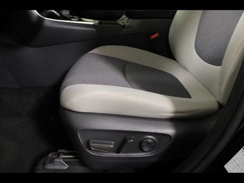 Used 2020 Toyota RAV4 XLE w/ Convenience Package AWD/4WD image 20
