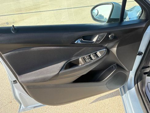 Used 2017 Chevrolet Cruze LS FWD image 12