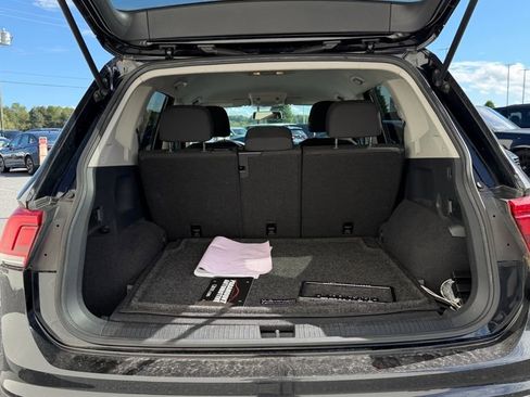 Used 2018 Volkswagen Tiguan S image 14