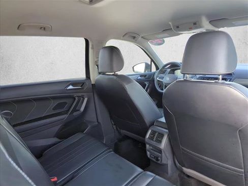 Used 2024 Volkswagen Tiguan SE FWD image 21