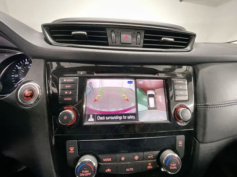 Used 2019 Nissan Rogue SL w/ Premium Package image 15