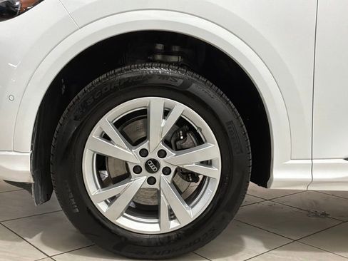 Certified 2025 Audi Q5 Premium w/ Convenience Package image 17
