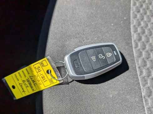 Used 2020 GMC Terrain SLE w/ Driver Convenience Package FWD image 25