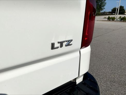 Used 2020 Chevrolet Silverado 1500 LTZ w/ LTZ Plus Package AWD/4WD image 10
