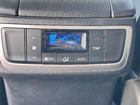 Used 2017 Toyota Highlander XLE image 11