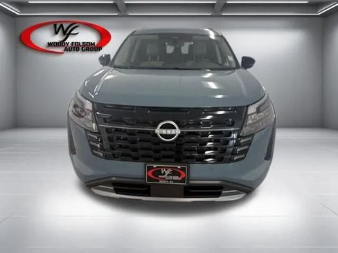 New 2026 Nissan Pathfinder SL image 2